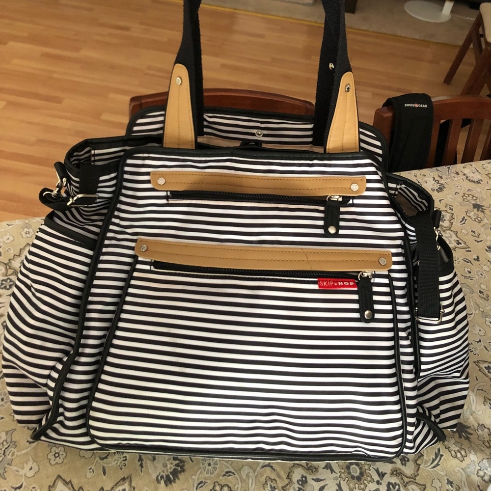 Skiphop diaper tote GRAND CENTRAL blk&wht stripe